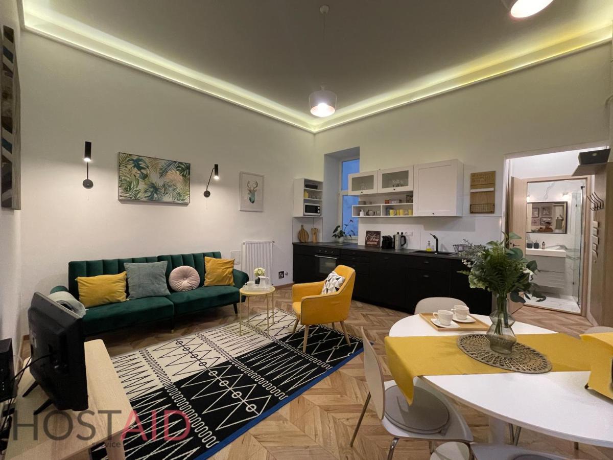 M10 Apartment - Hostaid Budapest Eksteriør bilde