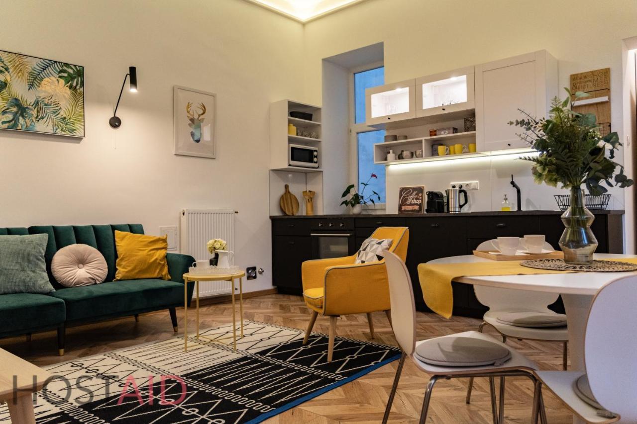 M10 Apartment - Hostaid Budapest Eksteriør bilde