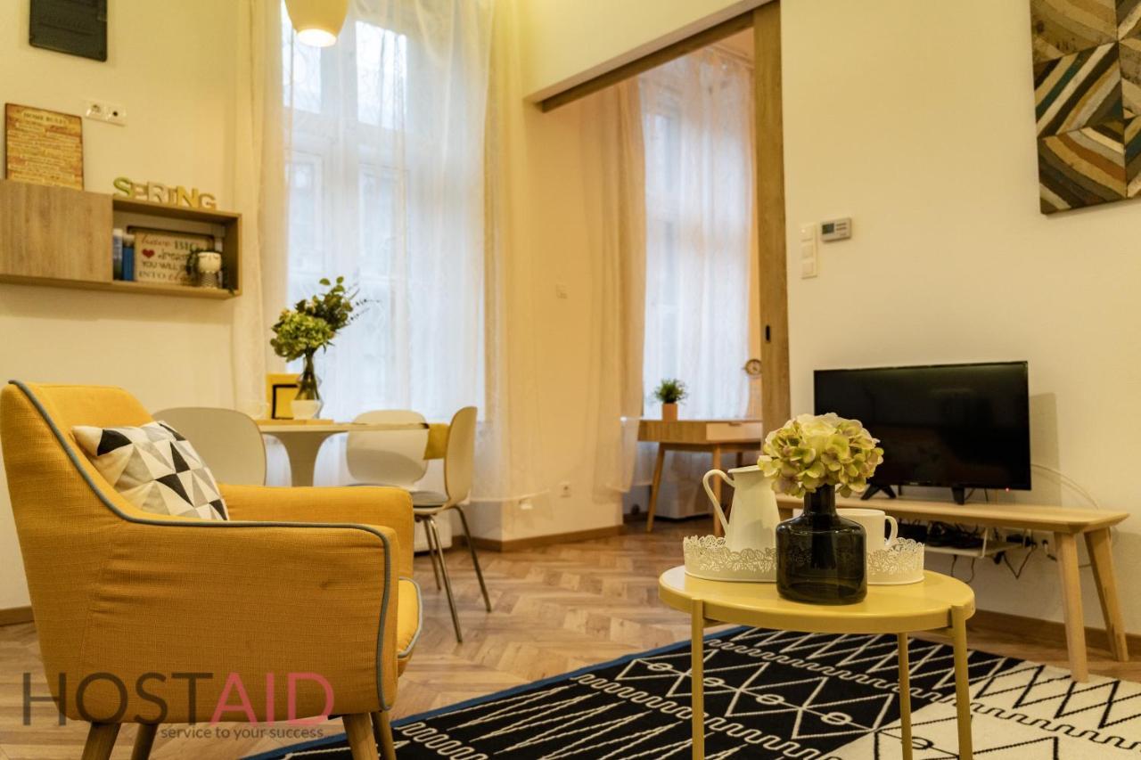 M10 Apartment - Hostaid Budapest Eksteriør bilde