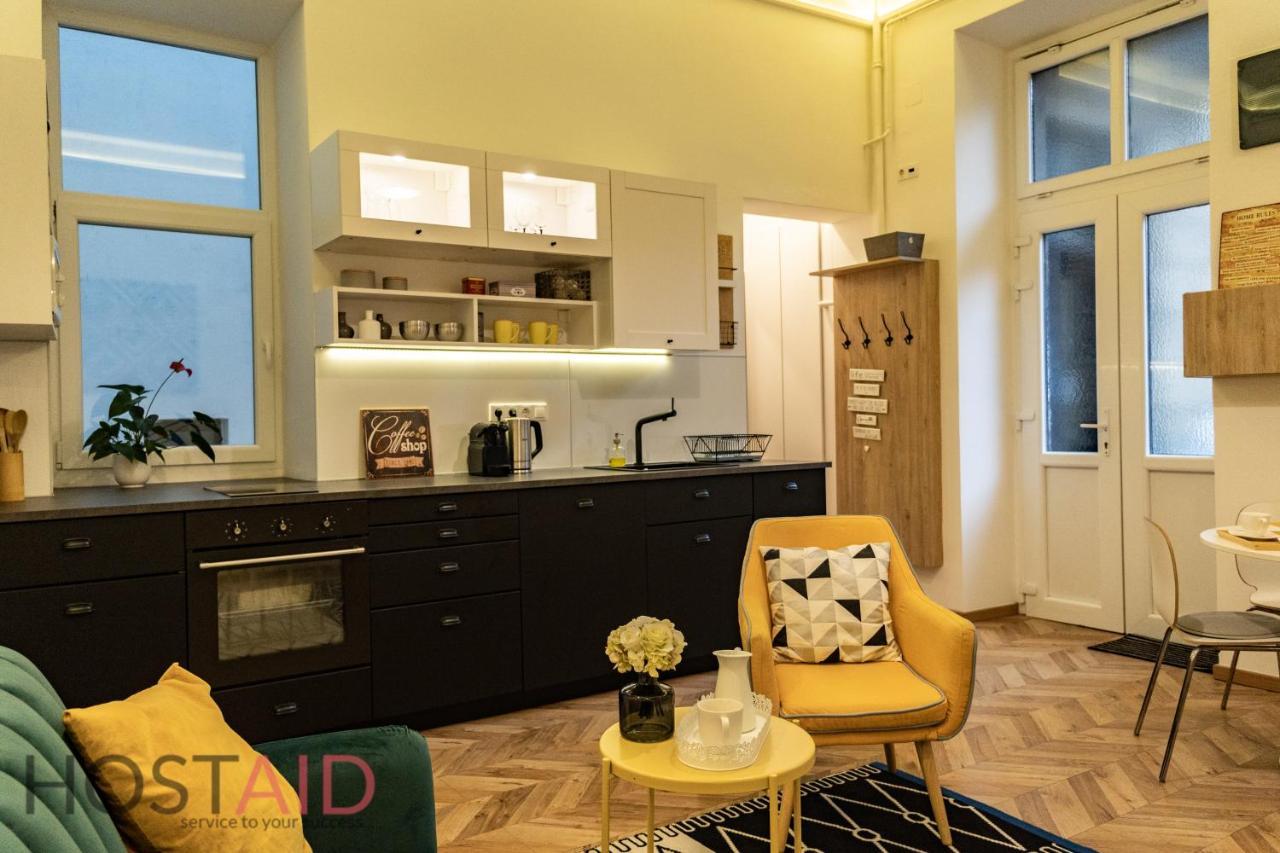 M10 Apartment - Hostaid Budapest Eksteriør bilde