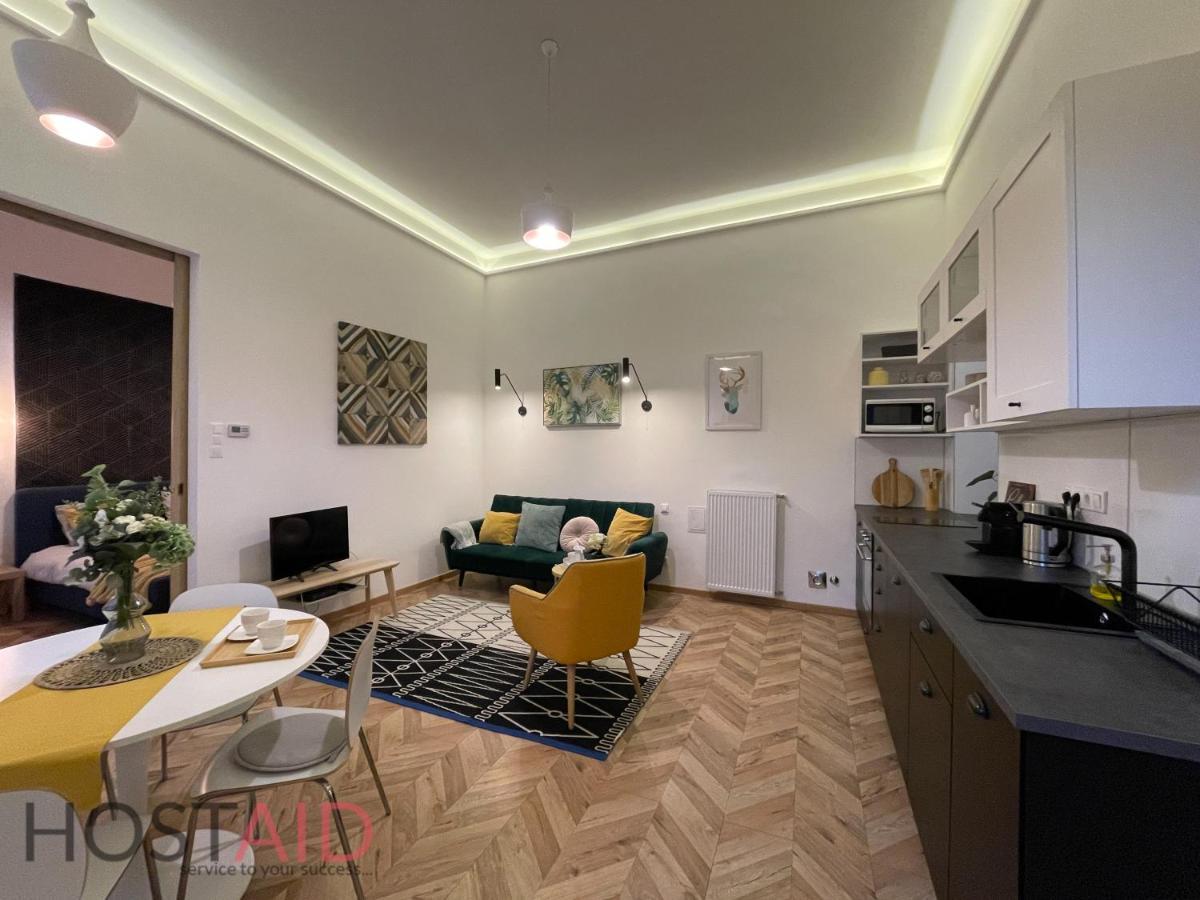 M10 Apartment - Hostaid Budapest Eksteriør bilde